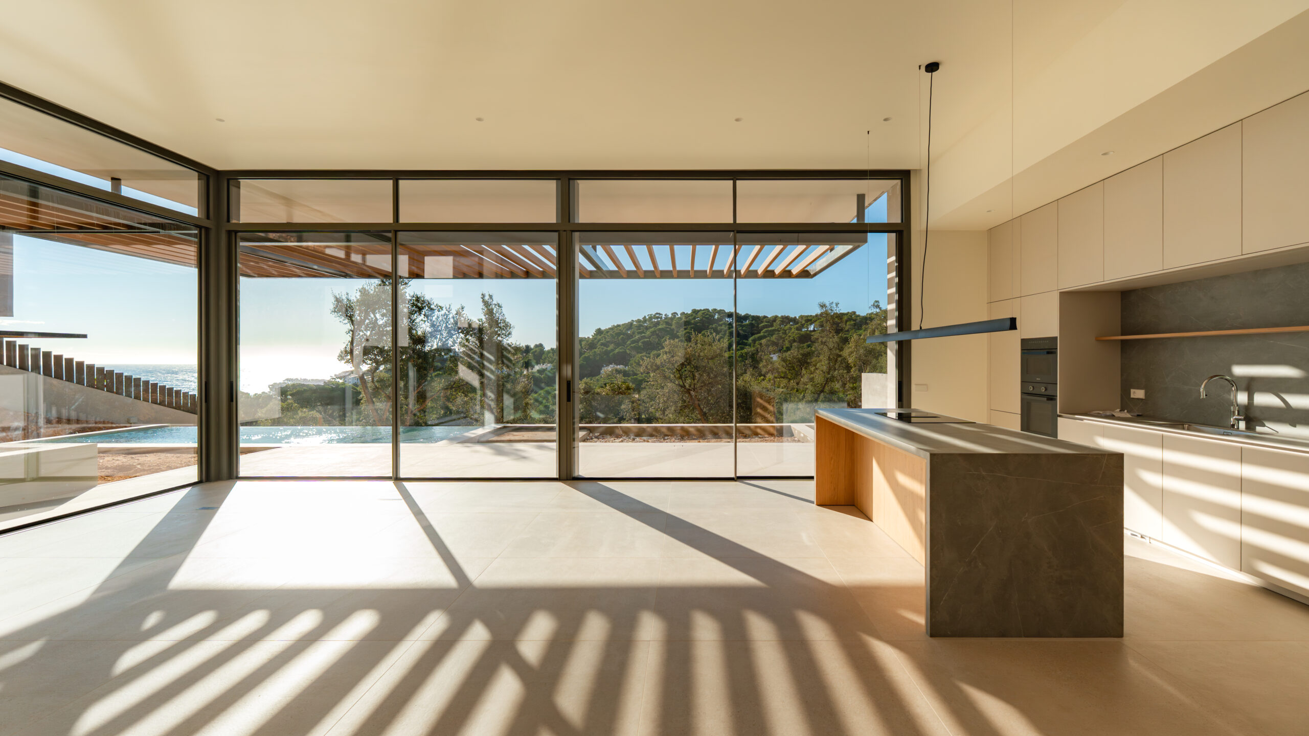 Kitchen with sea view