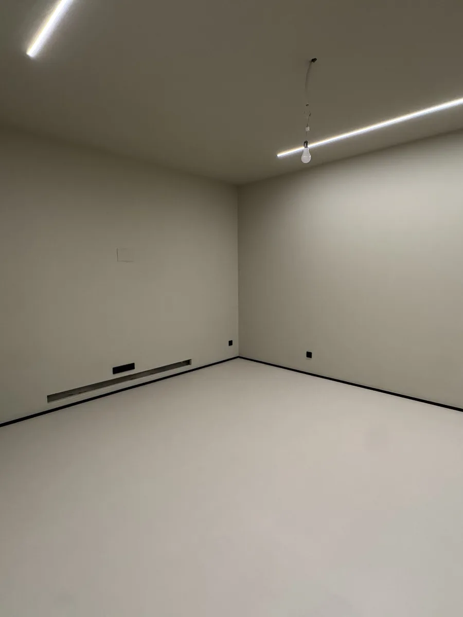 A further finished room on the lower level, ready for any use
