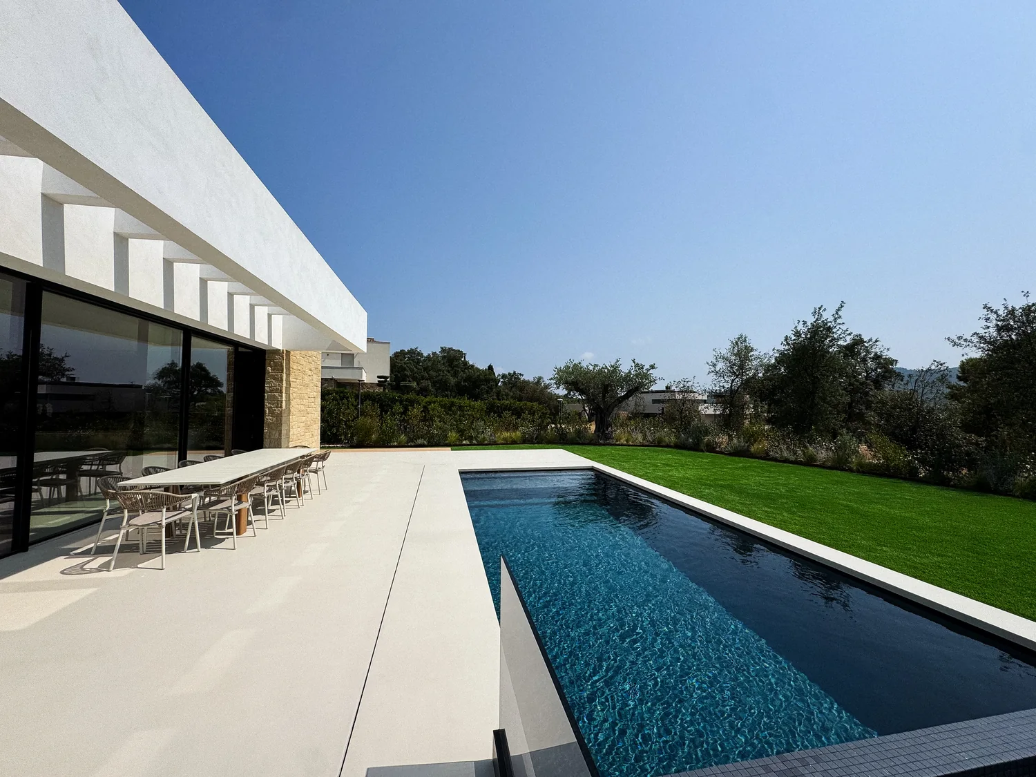 The pool and the terrace along the length of the house