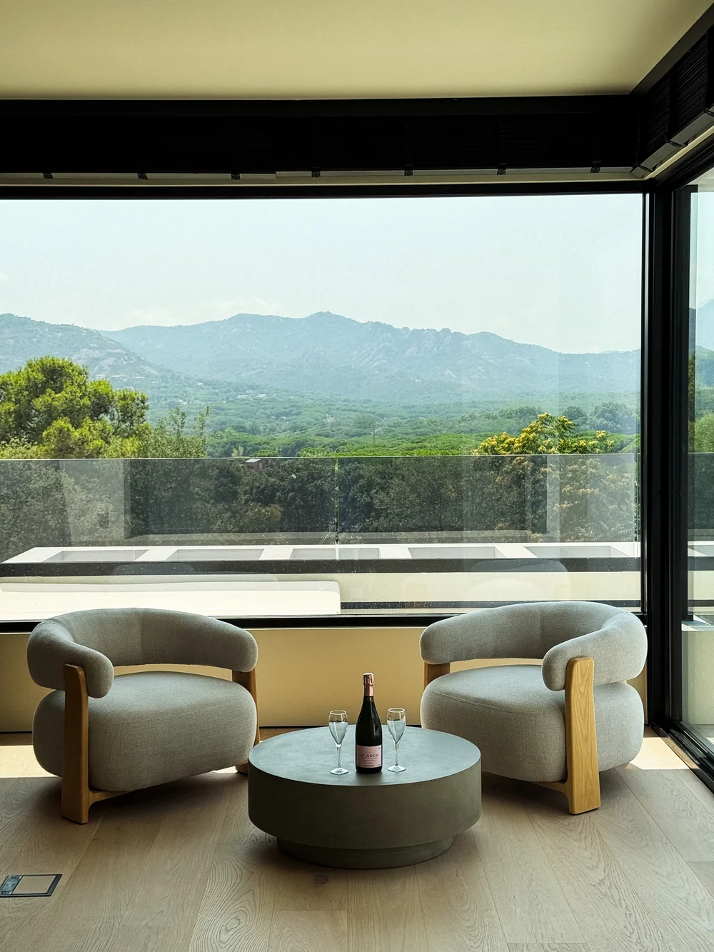 The living room opening onto the terrace and the hills