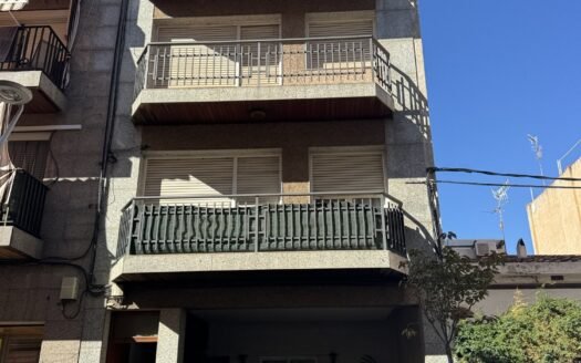 Investment building with development plot — central Blanes