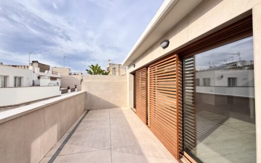 New-Build Ático with Large Terrace in the Centre of Blanes