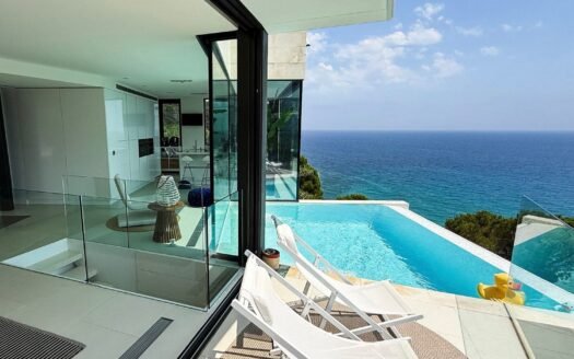 Villa Rosamar: infinity pool and terrace above the sea at Cala Canyet, Costa Brava